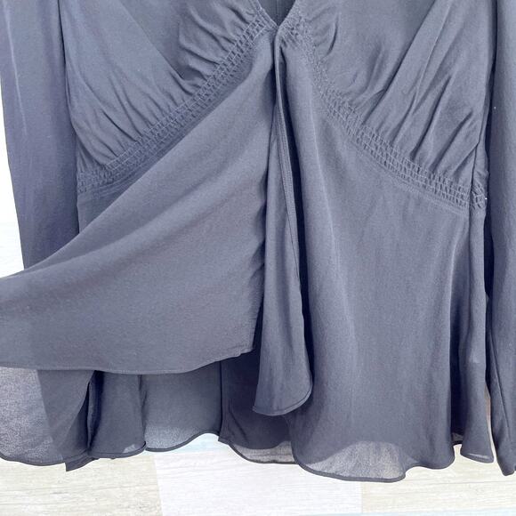 A.L.C. 100% Silk Crepe Tulip Hem Peplum Blouse Black Semi Sheer V Neck Womens 6 - Picture 3 of 9